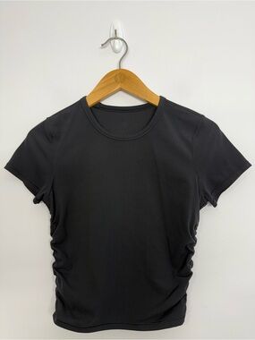 Lululemon All It Takes Nulu T-Shirt Black Size 6/8? PTP: 16.5”